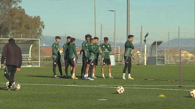 Los jugadores del Cacereño entrenando antes de enfrentarse al Atlético (Foto: ElDesmarque)