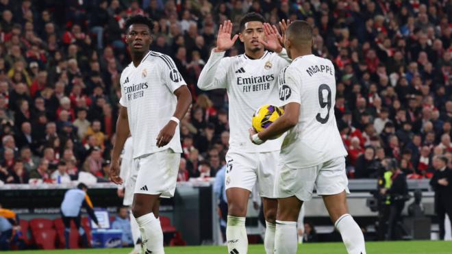 Kylian Mbappé antes de tirar el penalti frente al Athletic (Cordon Press)