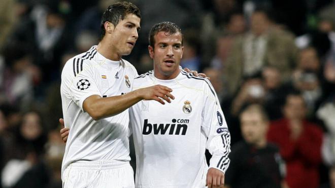 Cristiano Ronaldo y Rafael Van der Vaart en su etapa en el Real Madrid (Foto: Cordon Press)