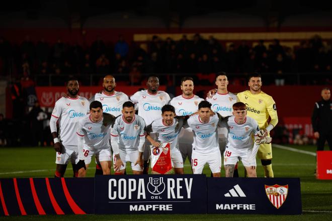 Once del Sevilla ante el Olot (Foto: Cordon Press).