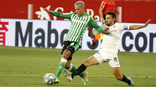 Cristian Tello y Jesús Navas, durante un derbi (Foto: RBB).