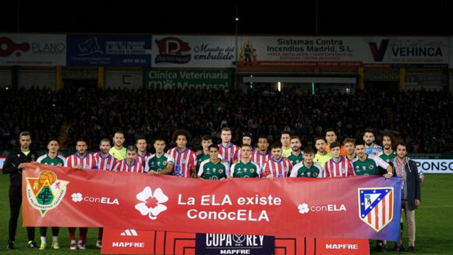 La foto de los jugadores del Atlético de Madrid y el Cacereño (Fuente: Cordon Press)