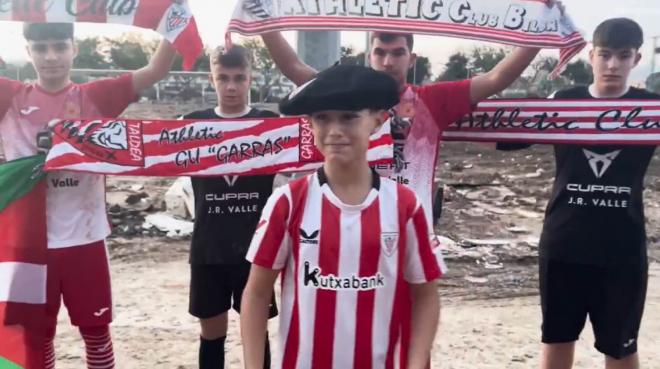 Jóvenes del Alfafar con los colores del Athletic Club.