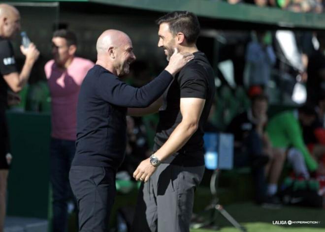 Paco López, saludando a Sarabia (Foto: LALIGA).