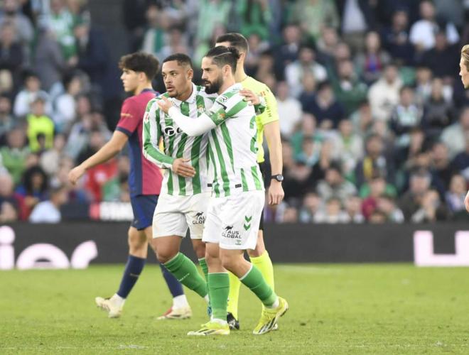 Isco Alarcón, ante el Barça (Foto: Kiko Hurtado).