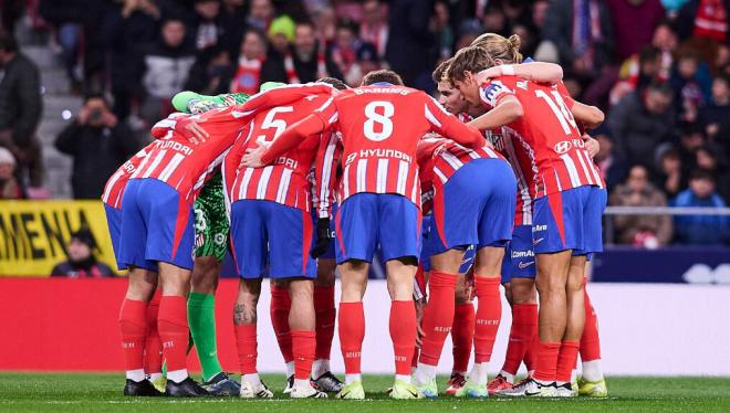 Los jugadores del Atlético de Madrid antes del partido ante el Sevilla (Fuente: Cordon Press)