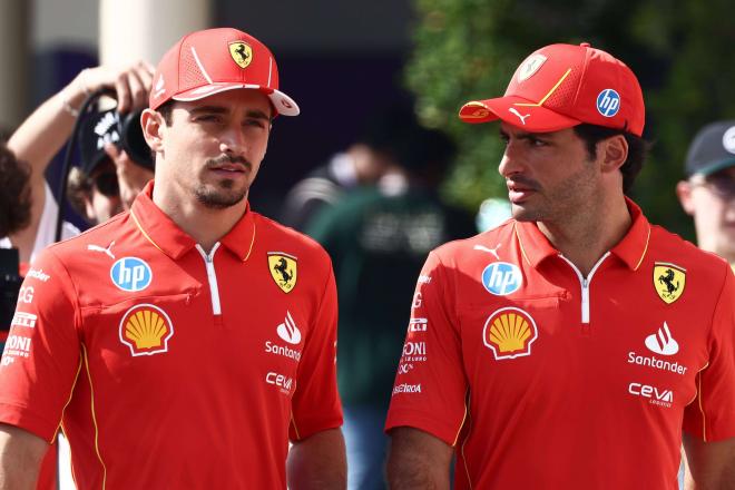 Charles Leclerc y Carlos Sainz, en el Gran Premio de Abu Dabi (Foto: Cordon Press).