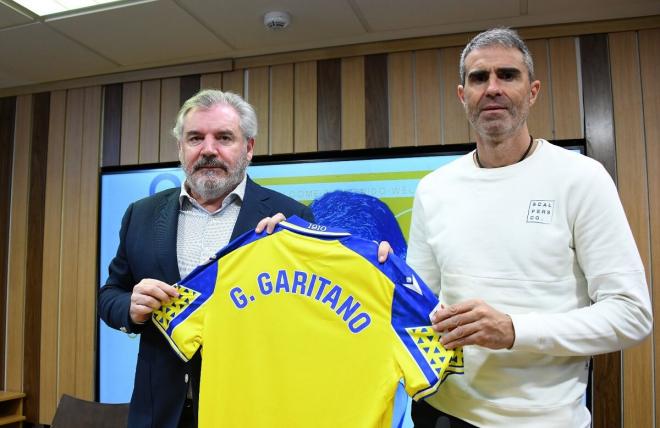 Gaizka Garitano con Manuel Vizcaíno en su presentación con el Cádiz CF (Foto: Cádiz CF).