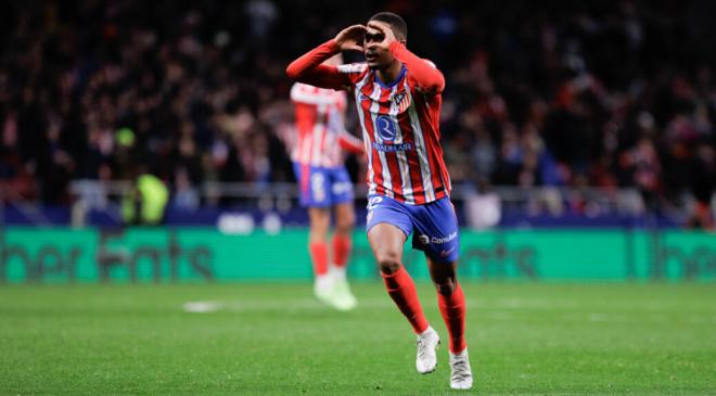 Samu Lino celebra un gol con el Atlético de Madrid (Cordon Press)