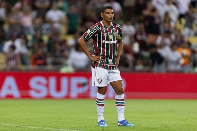 Thiago Silva, con los brazos en jarra en un partido de Fluminense (Foto: Cordon Press).