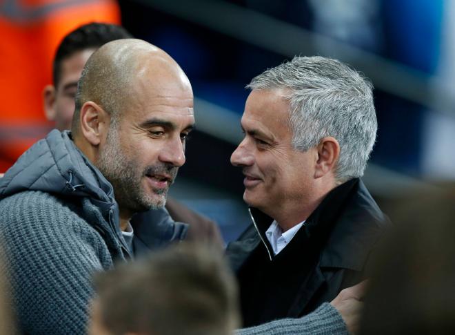 Pep Guardiola y José Mourinho, en un partido entre ambos (Foto: CordonPress).