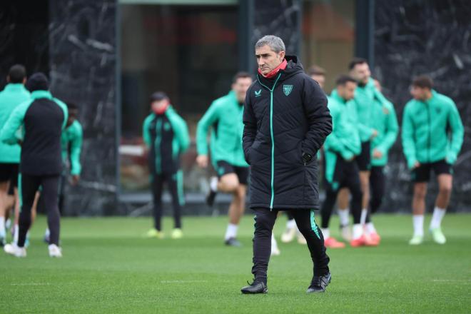 Ernesto Valverde, en un entrenamiento del Athletic (Foto: EFE).