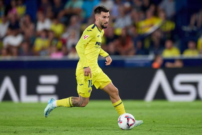 Álex Baena, en un partido con el Villarreal (Foto: Cordon Press).