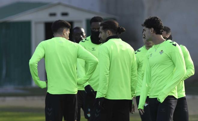 Ricardo Rodríguez, en el entrenamiento de este miércoles (Foto: Kiko Hurtado).