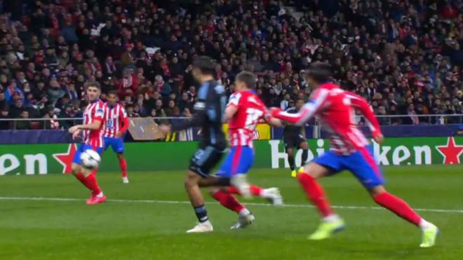 El momento del penalti de Clement Lenglet (Redes Sociales)