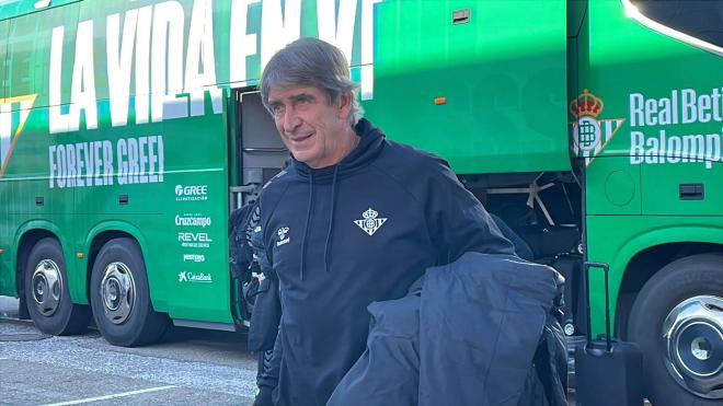 Manuel Pellegrini, antes de partir hacia Moldavia (Foto: Kiko Hurtado).