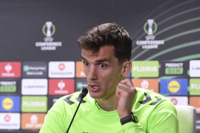 Diego Llorente, en la rueda de prensa previa al Petrocub-Betis (Foto: Kiko Hurtado).