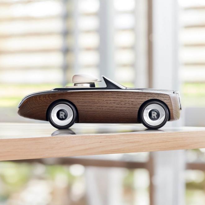 Cameo, el Rolls-Royce “enano” que puedes aparcar en una mesa.