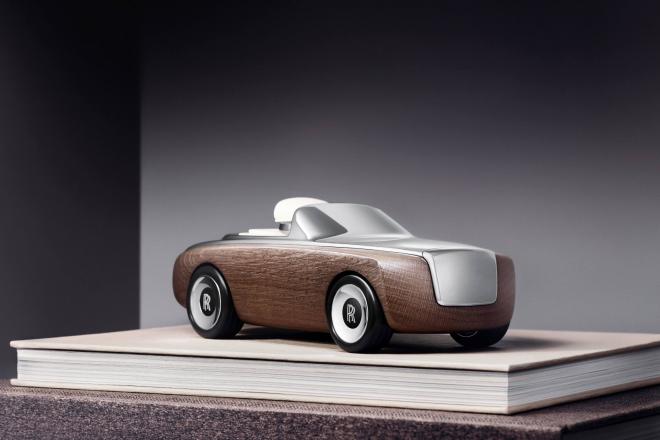 Cameo, el Rolls-Royce “enano” que puedes aparcar en una mesa.