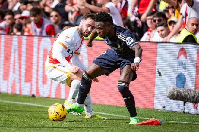 Unai López contra Vinicius en Vallecas (Cordon Press)