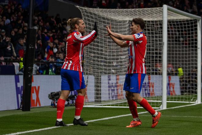 Julián Álvarez y Griezmann celebrando un gol (Cordon Press)