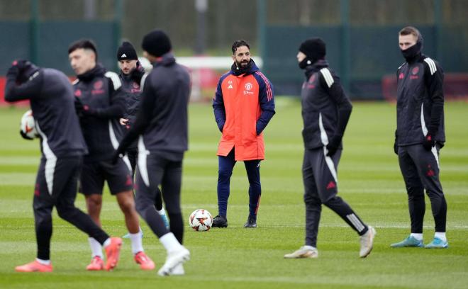 Rúben Amorim dirige una sesión del Manchester United (Foto: Cordon Press).