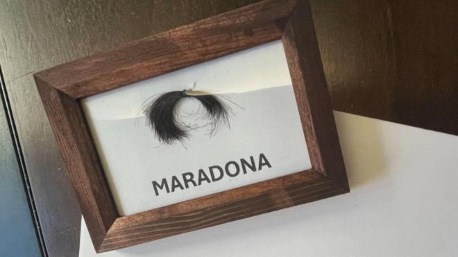 El mechón de pelo de Maradona