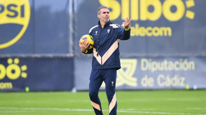 Gaizka Garitano, en un entrenamiento en El Rosal (Foto: Cádiz CF).