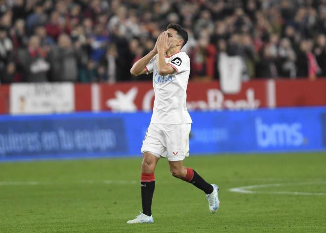 Jesús Navas, emocionado en el Sevilla-Celta (foto: Kiko Hurtado).