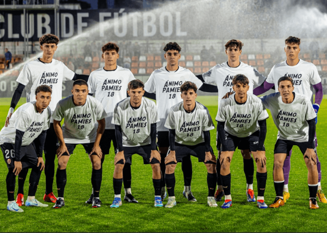 El VCF Mestalla salió al campo con una camiseta recordando a Pamies, lesionado recientemente