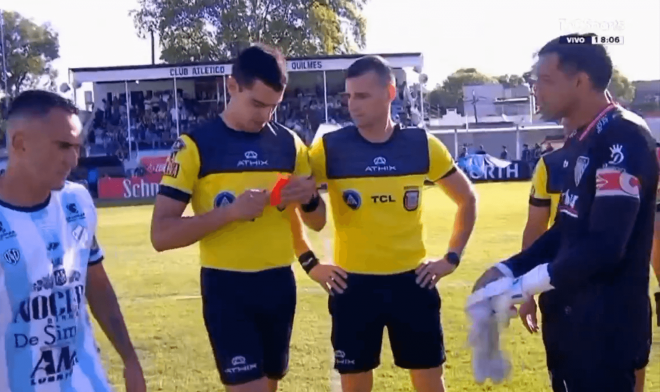 Los árbitros del partido entre Quilmes y Los Andes.