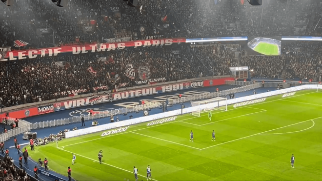 Detenido el partido del PSG por cánticos contra el Olympique de Lyon.