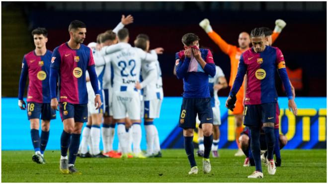 Los jugadores del FC Barcelona cabizbajos tras perder frente al Leganés (Fuente: EFE).