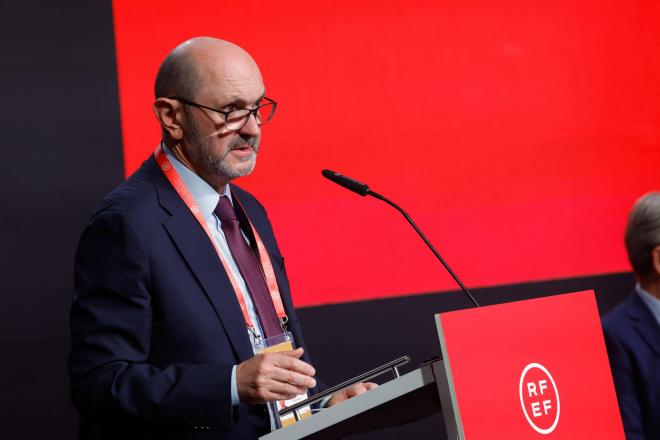 Rafael Louzán en su primer discurso como presidente de la RFEF. (Foto: EFE)