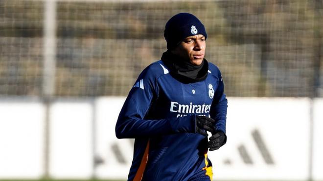 Mbappé, en el entrenamiento del Madrid antes de viajar a Doha (Instagram: @realmadrid)