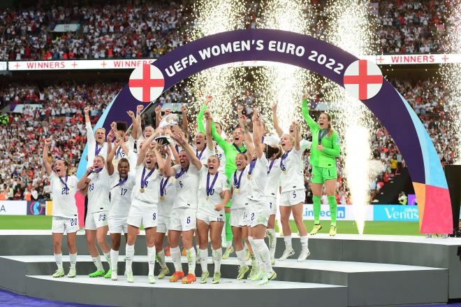 Inglaterra celebra la Eurocopa femenina 2022 (FOTO: Cordón Press).