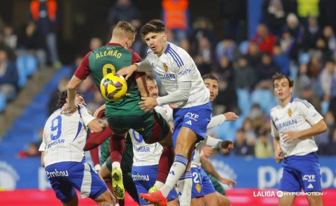 Lance del Real Zaragoza - Real Oviedo (Foto: LALIGA).