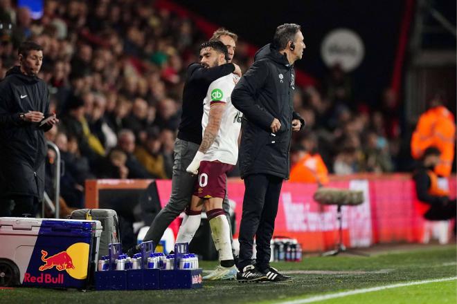 Lucas Paquetá celebra su gol con Julen Lopetegui en el Bournemouth-West Ham (FOTO: Cordón Press).