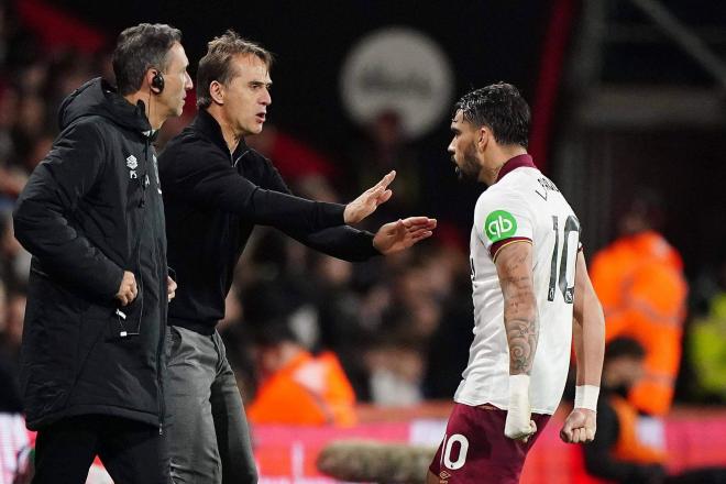 Lucas Paquetá celebra su gol con Julen Lopetegui en el Bournemouth-West Ham (FOTO: Cordón Press).