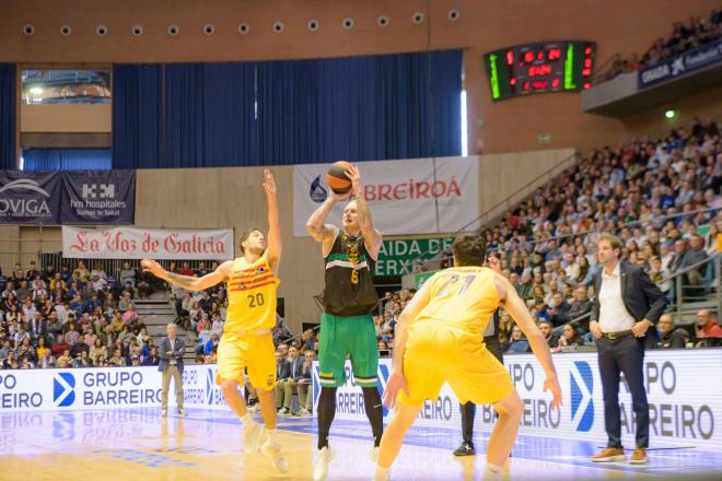 Janis Timma lanza a canasta en un partido del Obradoiro (FOTO: Cordón Press).