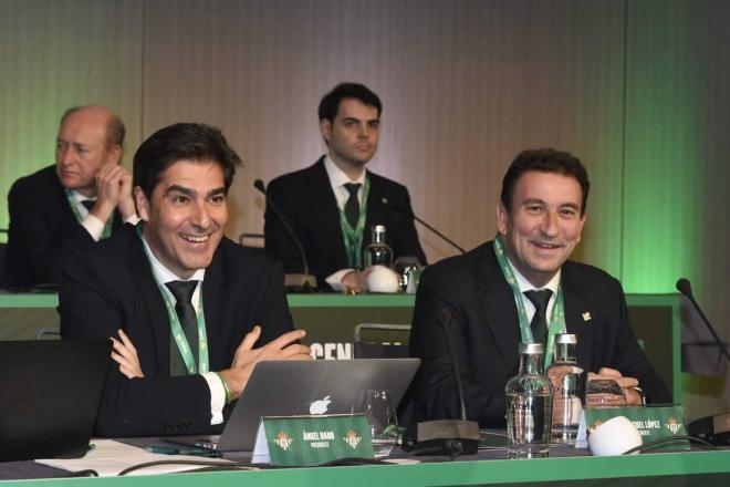 Ángel Haro y López Catalán, en la Junta del Betis 2024 (Foto: Kiko Hurtado)