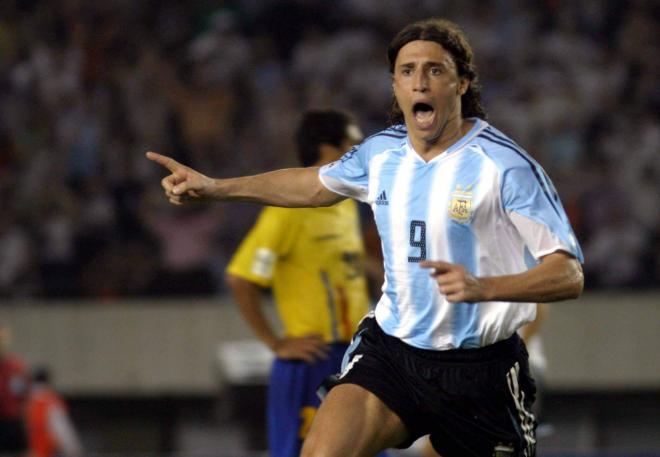 Hernán Crespo celebra un gol con la selección argentina (Foto: Cordon Press).