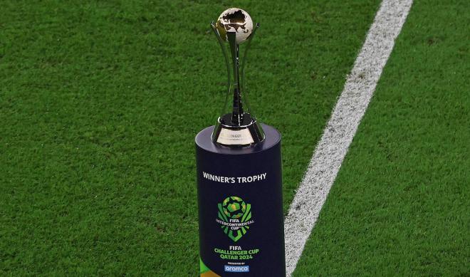 El trofeo de la Copa Intercontinental 2024 (Foto: CordonPress).