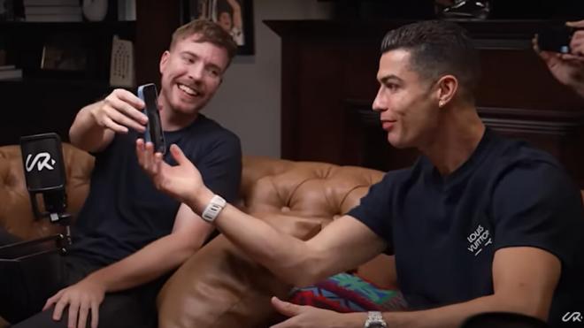 Cristiano Ronaldo y MrBeast en el estudio del canal del portugués (Captura de YouTube)