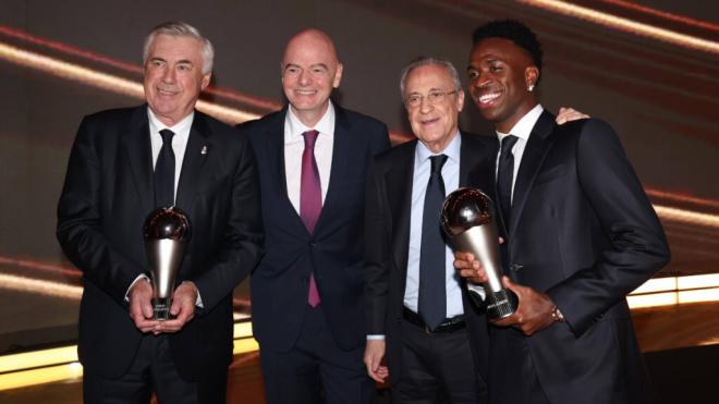 Ancelotti, Infantino, Florentino Pérez y Vinicius en la gala 'The Best' (Cordon Press)