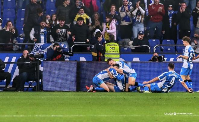 David Mella celebra su gol al Castellón en Riazor la pasada jornada. (Foto: LALIGA)