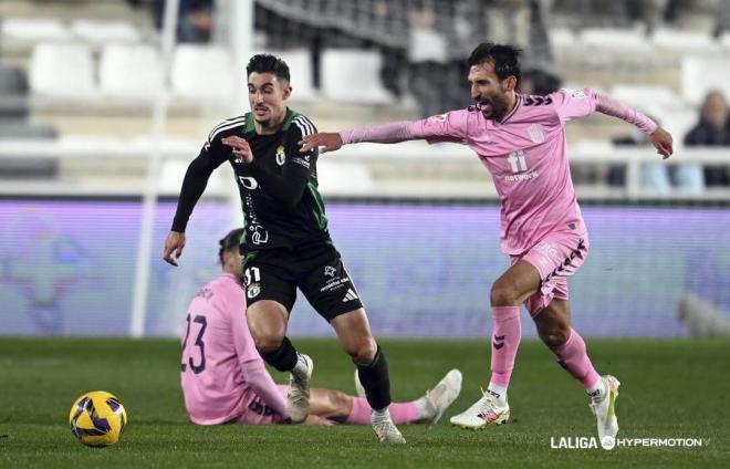 Álex Sancris, jugador que gusta al Getafe, con el Burgos CF (Foto: LALIGA).