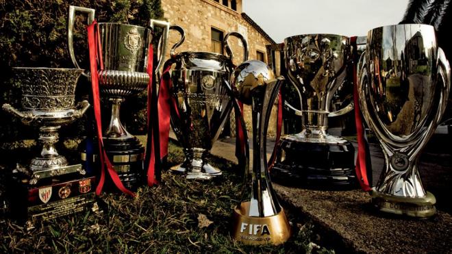 Los trofeos del sextete del FC Barcelona ('X' FC Barcelona)