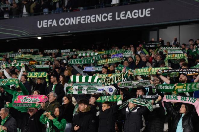 Imagen de los aficionados del Real Betis (foto: Kiko Hurtado).