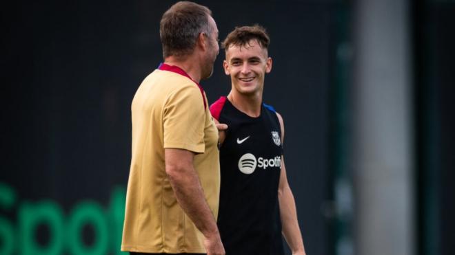 Marc Casadó y Hansi Flick en un entrenamiento (Foto: redes sociales)